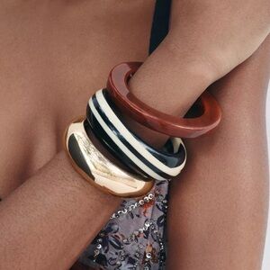ZARA NWT PACK OF 3 RESIN CUFF BRACELETS - gold, striped & burgundy. SS25
